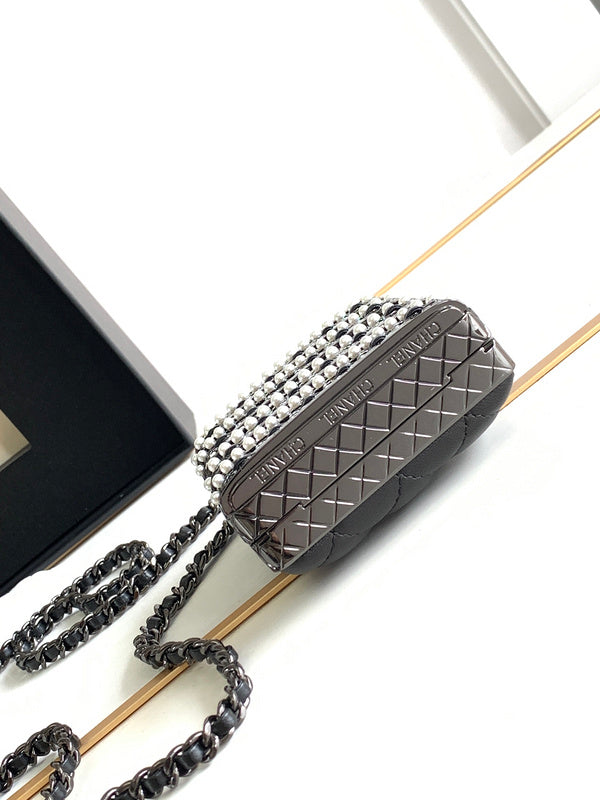 Ziva's Charm handbag – product shot (one versatile size)
