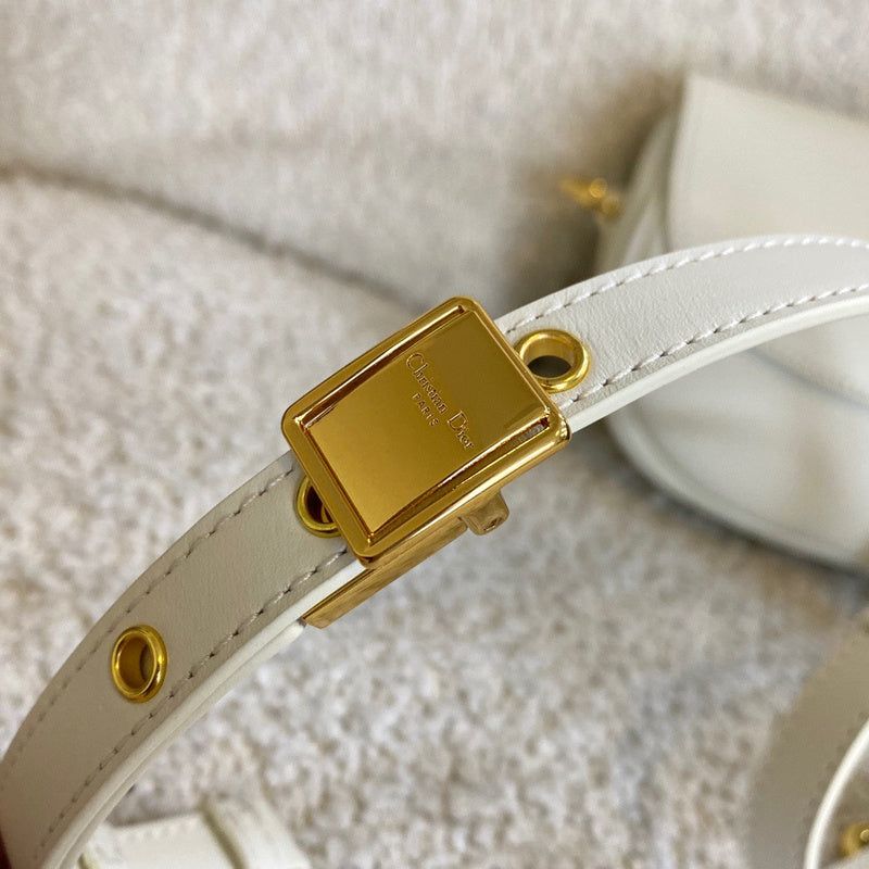 Front view of premium sleek women's handbag – women's luxury accessory