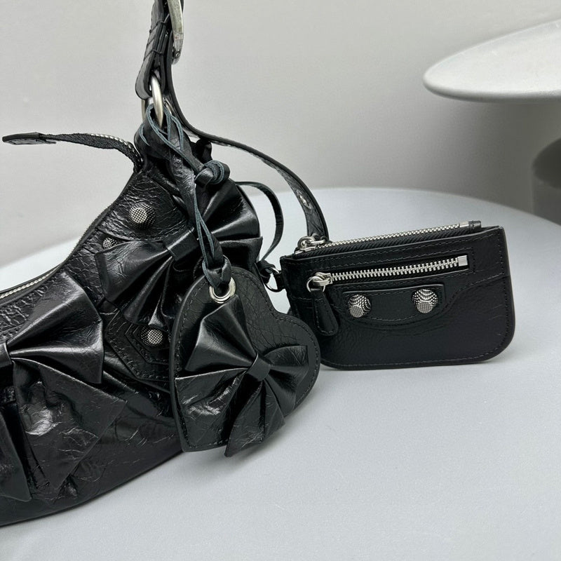Zivas Charm Chic Craftsmanship Statement Handbag (Structured Everyday Essential) – Styled Look