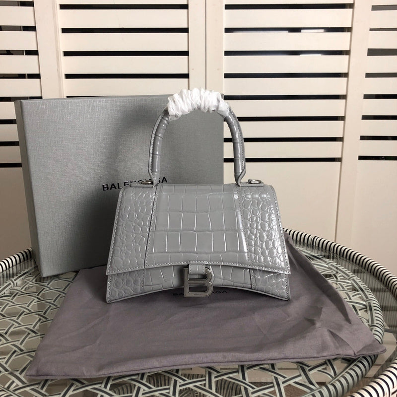 Close-up detail of sleek classic women's handbag – women's designer-style accessory