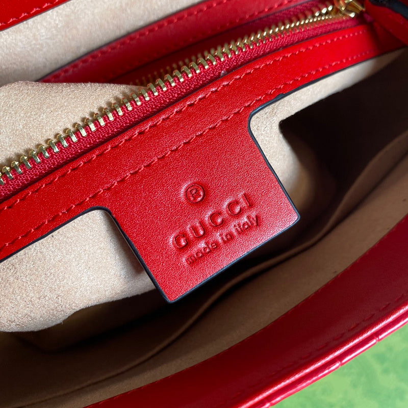 Side profile of statement chic women's handbag – women's everyday handbag