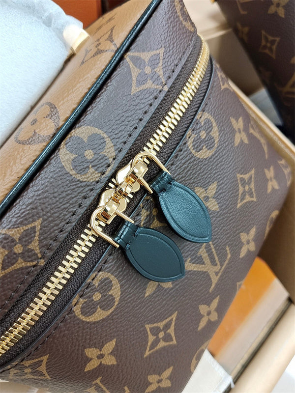  structured bag interior and compartment view 9