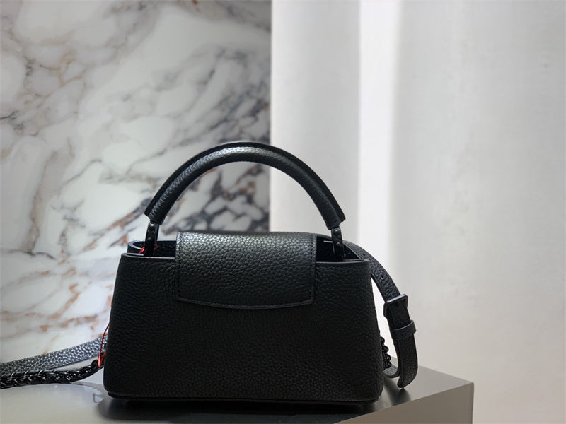  Essential structured bag carried on shoulder