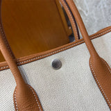  sleek everyday bag styled with outfit 24