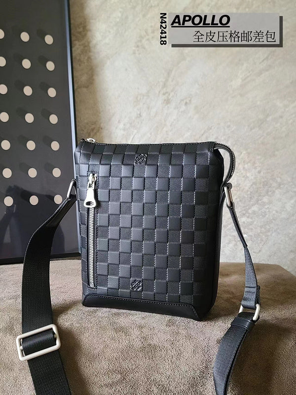 Front view of signature modern women's handbag – women's luxury accessory
