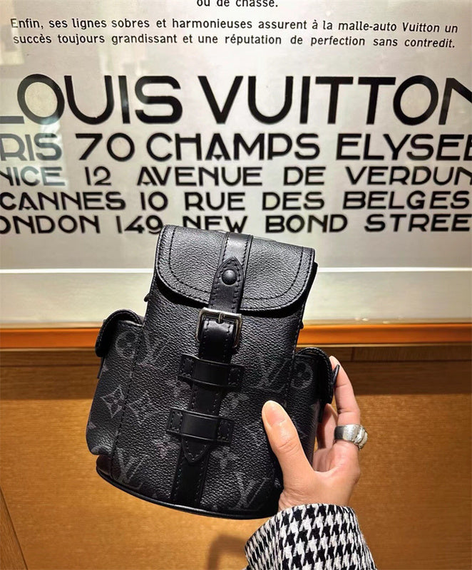  Structured top-handle bag front view 13