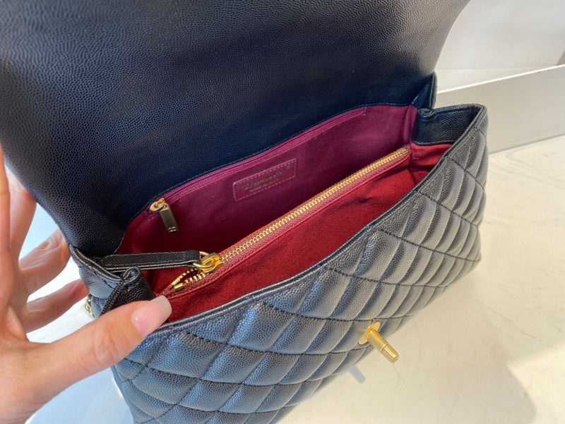  women's handbag, spacious design, view 4