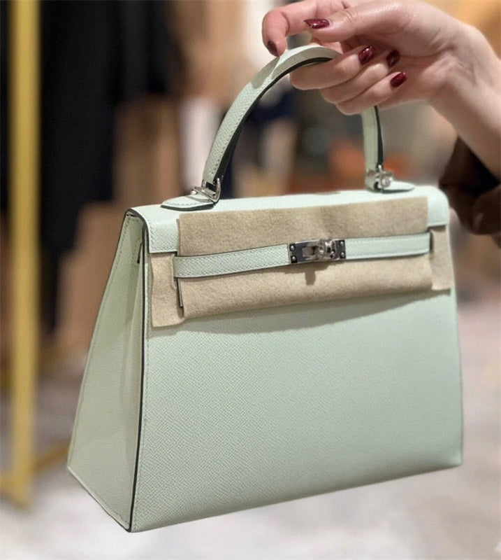  everyday carryall bag styled with outfit