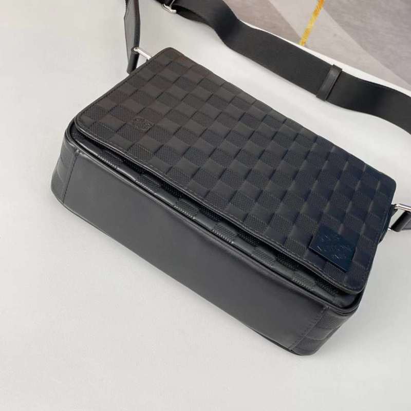 Styled lifestyle shot of elevated polished women's handbag – women's everyday handbag