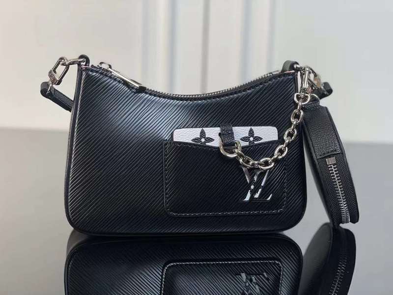 Handle and strap detail of everyday-luxe chic women's handbag – women's everyday handbag