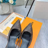 Louis Vuitton shoes Style 409 - texture and material detail