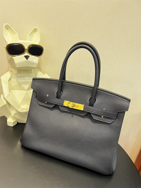  classic carryall bag detail view showing craftsmanship 8