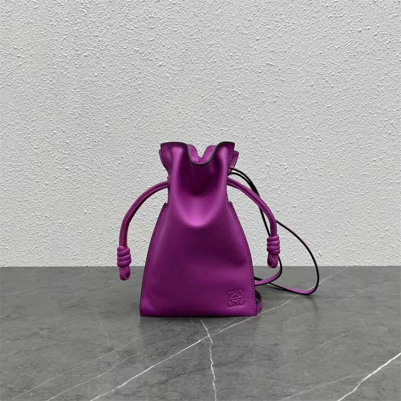 Ziva's Charm handbag – close-up view (Standard Size)
