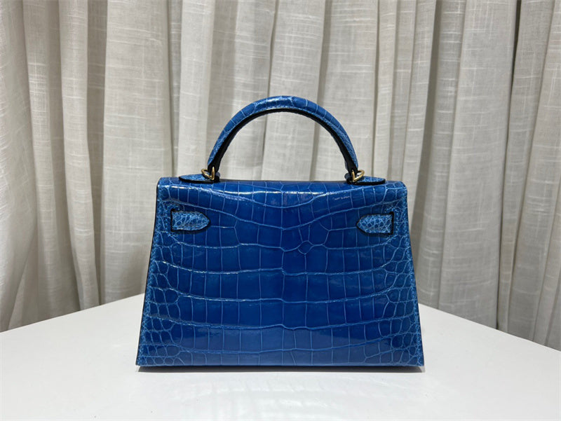  effortless shopper bag detail view showing craftsmanship 14