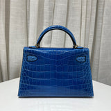  effortless shopper bag detail view showing craftsmanship 14