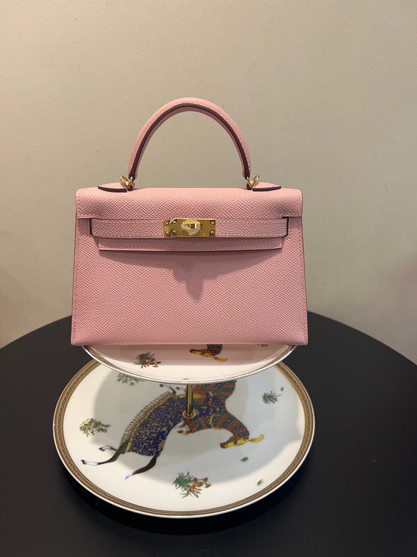 Graceful handbag styled for everyday wear