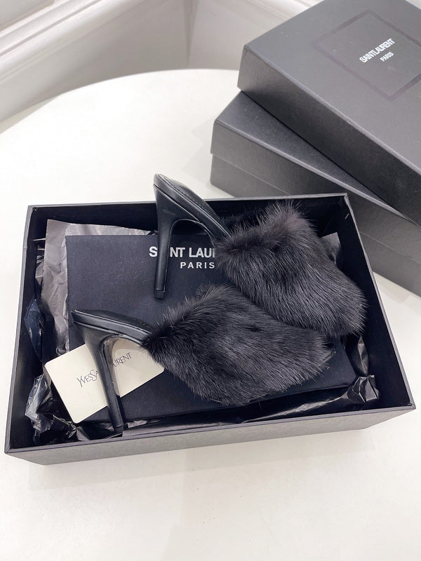 Side profile view of Saint Laurent luxury piece style No.125