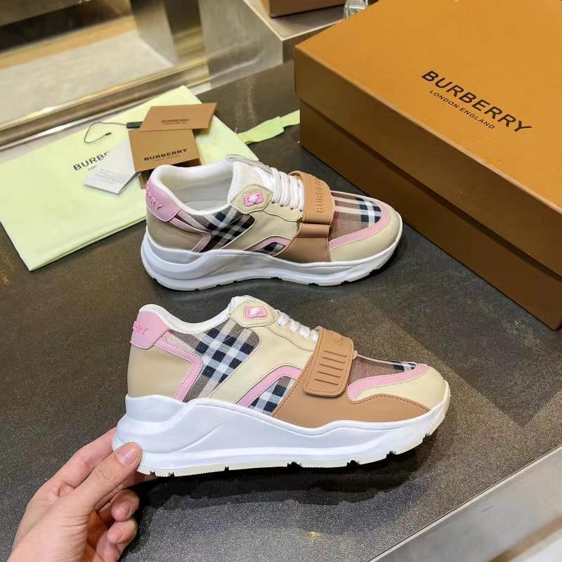 Burberry shoes Style 055 - packaging and accessories