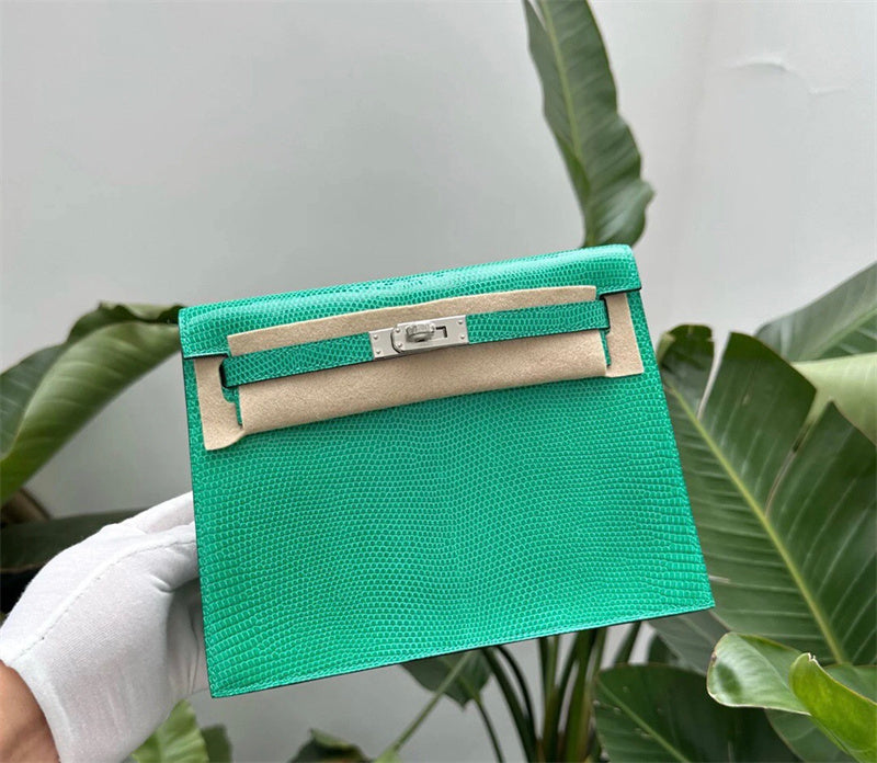 Crisp handbag styled for everyday wear