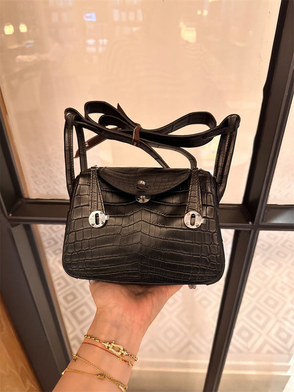  structured bag interior and compartment view 15