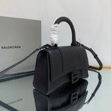 Zivas Charm Sleek Silhouette Statement Handbag (Contemporary Shape Language) – Close-Up Detail