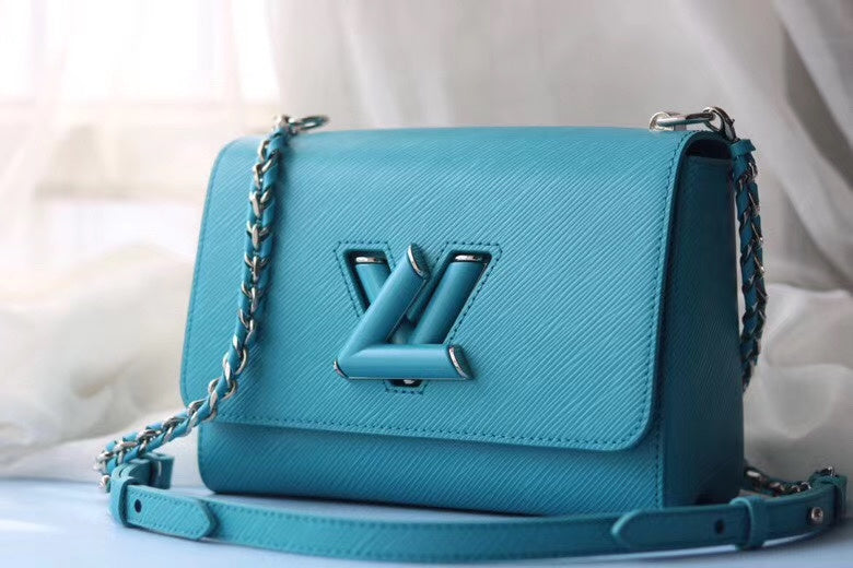 Handle and strap detail of modern premium women's handbag – women's luxury handbag