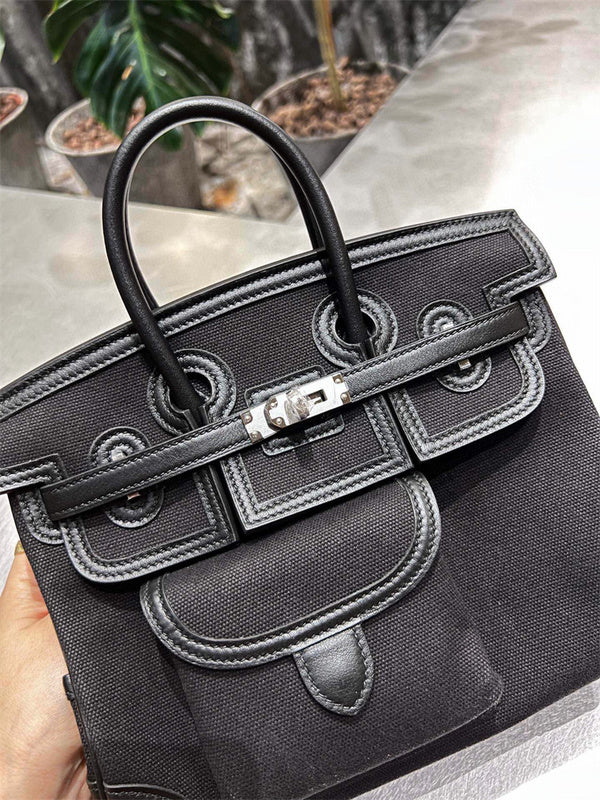  Contemporary carryall bag front view 7