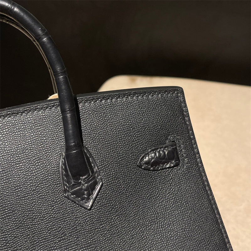  tote bag interior and compartment view