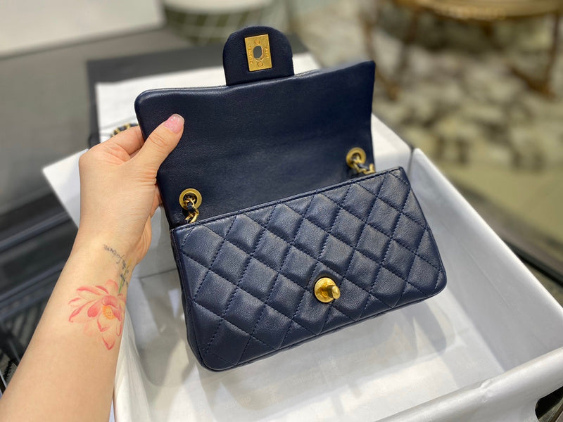 Zivas Charm Effortless Sophistication Designer Handbag (Timeless Wardrobe Addition) – Angled View