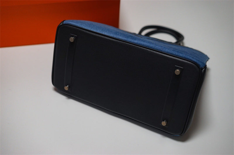  everyday bag interior and compartment view 9