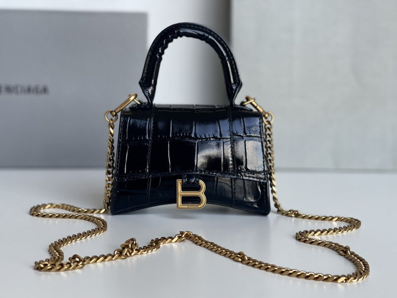 Zivas Charm Modern Minimalist Look Statement Handbag (Considered Detail & Form) – Angled View