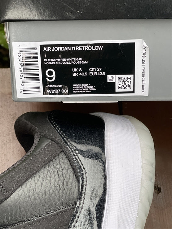 Nike Men's & Women's Luxury Low-Top Trainers — Style 225 close-up view