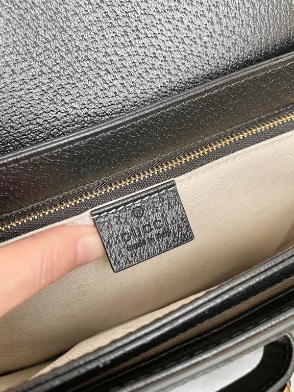 Handle and strap detail of everyday-luxe classic women's handbag – women's everyday handbag