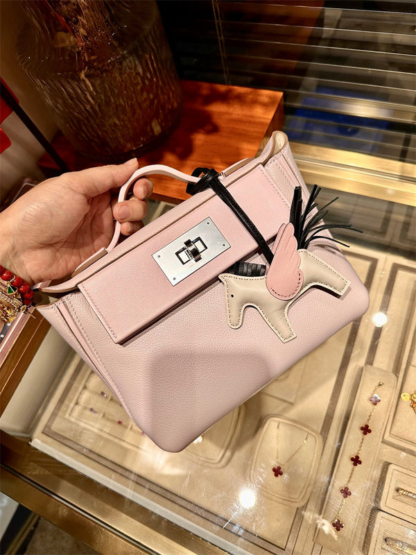  everyday everyday bag styled with outfit