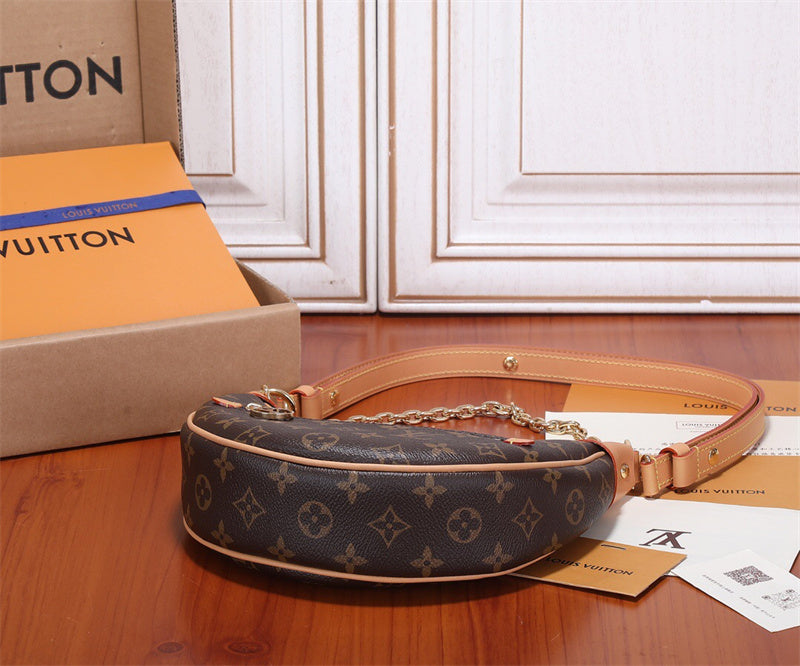  streamlined tote bag styled with outfit