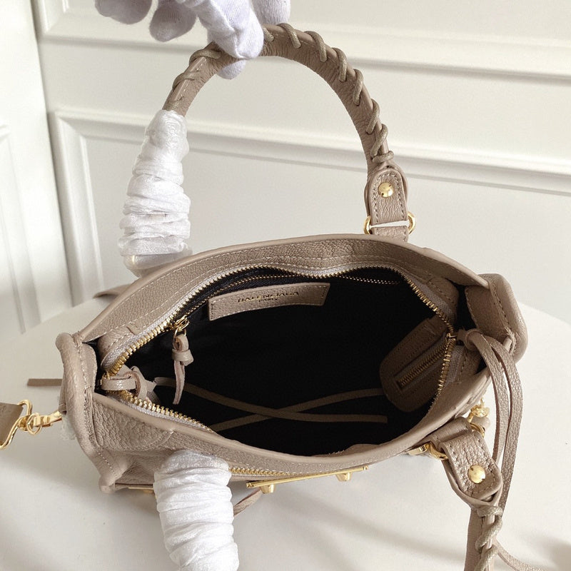 Zivas Charm Refined Everyday Style Statement Handbag (Signature Shape & Finish) – Close-Up Detail