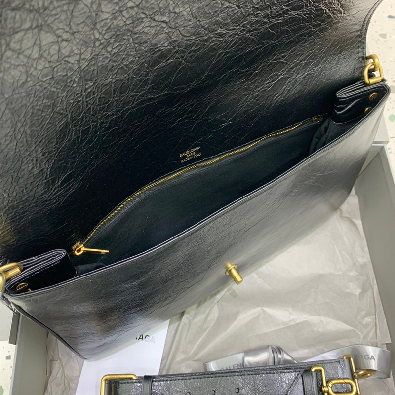 Zivas Charm Elevated Essentials Fashion Handbag (Timeless Wardrobe Addition) – Interior View