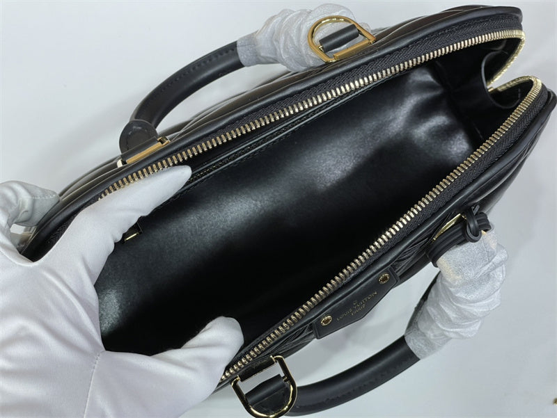  crossbody bag interior and compartment view 9