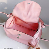  Clean-Lined tote bag carried on shoulder