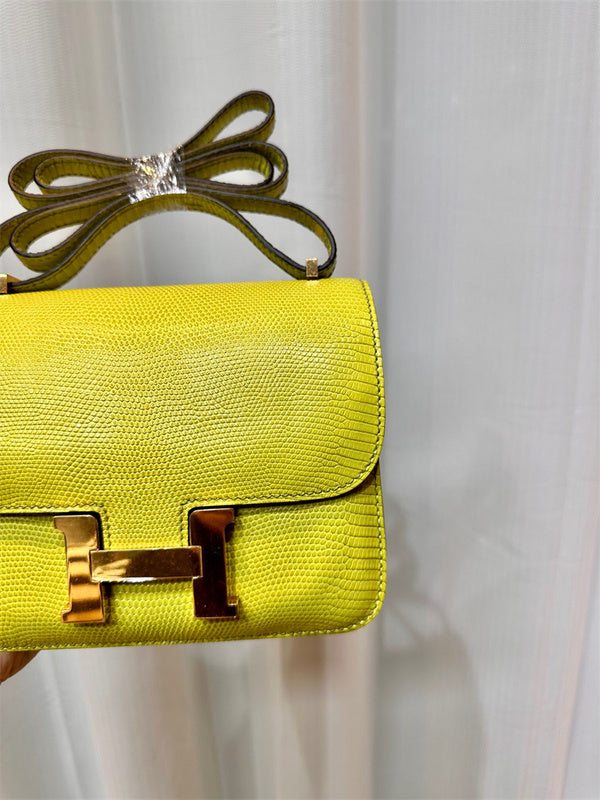  Versatile carryall bag front view 7
