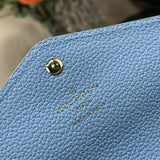  essential crossbody bag detail view showing craftsmanship 8