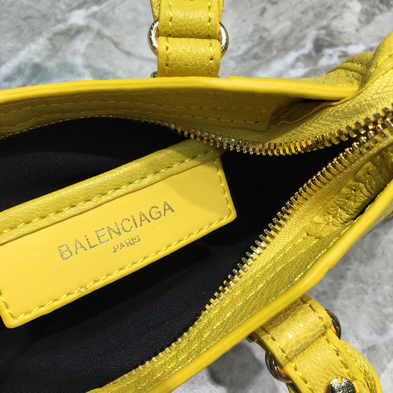 Bold Premium PU Leather Handbag - Chic Everyday Appeal | Women's Designer-Inspired Purse #688 - texture close-up (image 9) of designer-inspired handbag