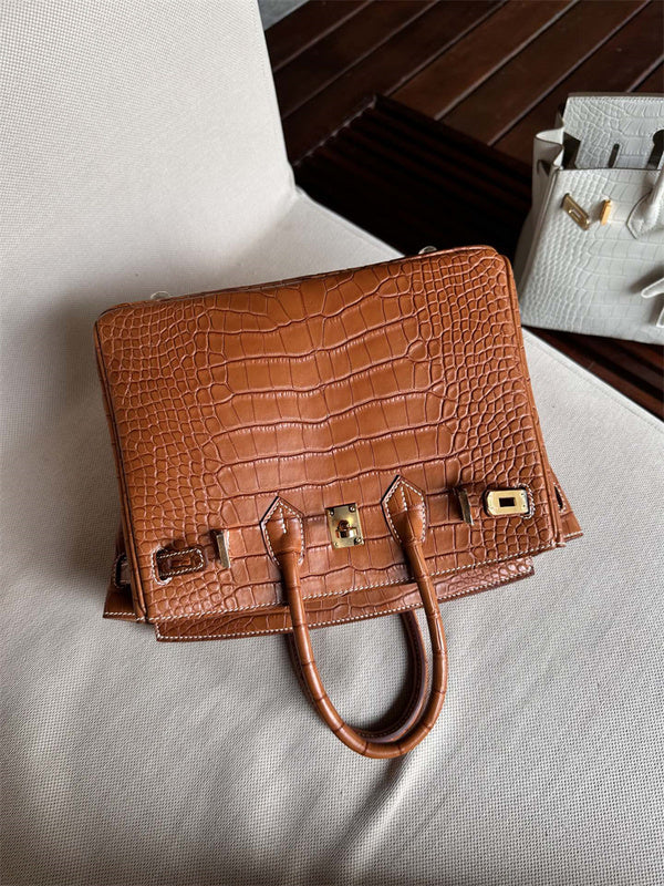  Sophisticated tote bag front view 7