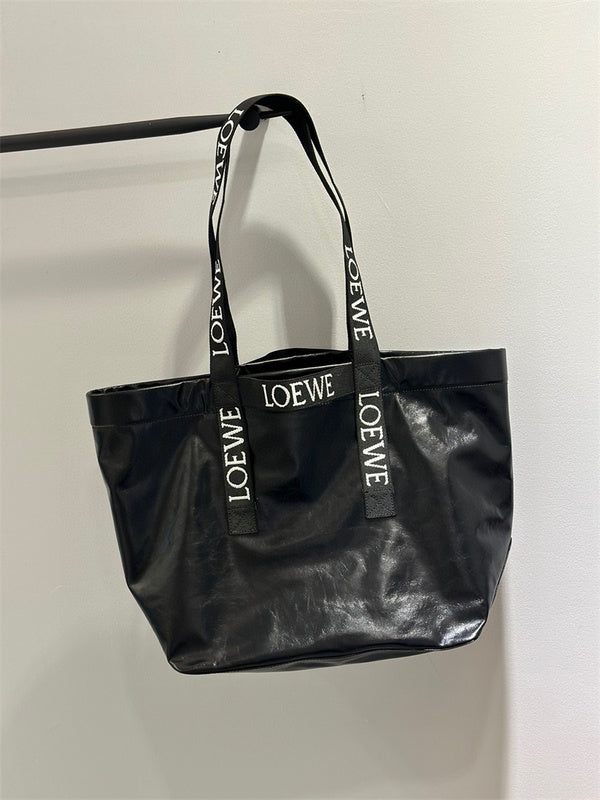 Ziva's Charm handbag – lifestyle view (50cm*20cm*31cm)