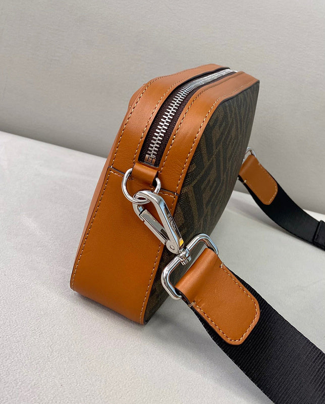 Ziva's Charm handbag – close-up view (23cm*5cm*15cm)