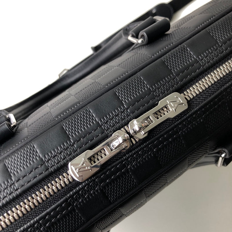 Side profile of premium polished women's handbag – women's luxury accessory