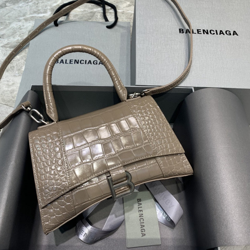 Zivas Charm Effortless Elegance Premium Handbag (Premium Everyday Carry) – Lifestyle Shot