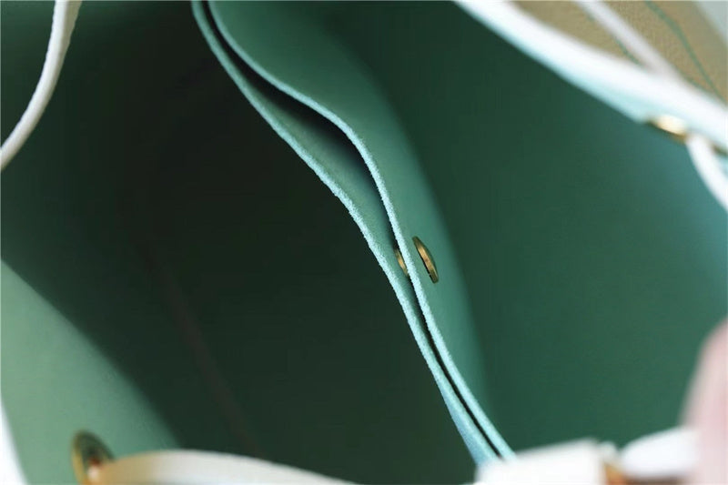  Streamlined structured bag carried on shoulder 10