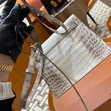  clean-lined shopper bag detail view showing craftsmanship 8