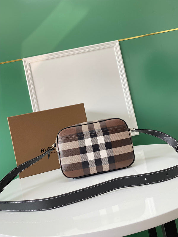 Elegant Premium PU Leather Handbag - Refined Silhouette | Women's Everyday Carry Handbag #1094 - close-up detail shot (image 3) of designer-inspired handbag